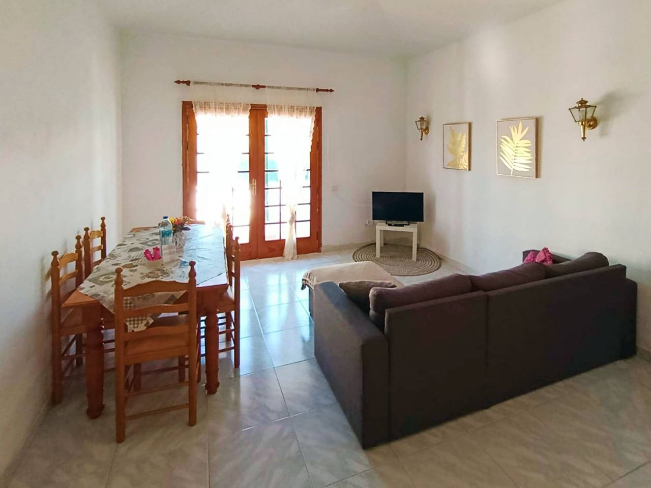 Live Abades Playa de los Abrigos in Abades, Arico