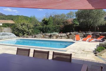 Gîte pour 7 personnes, avec terrasse et jardin à Salasc