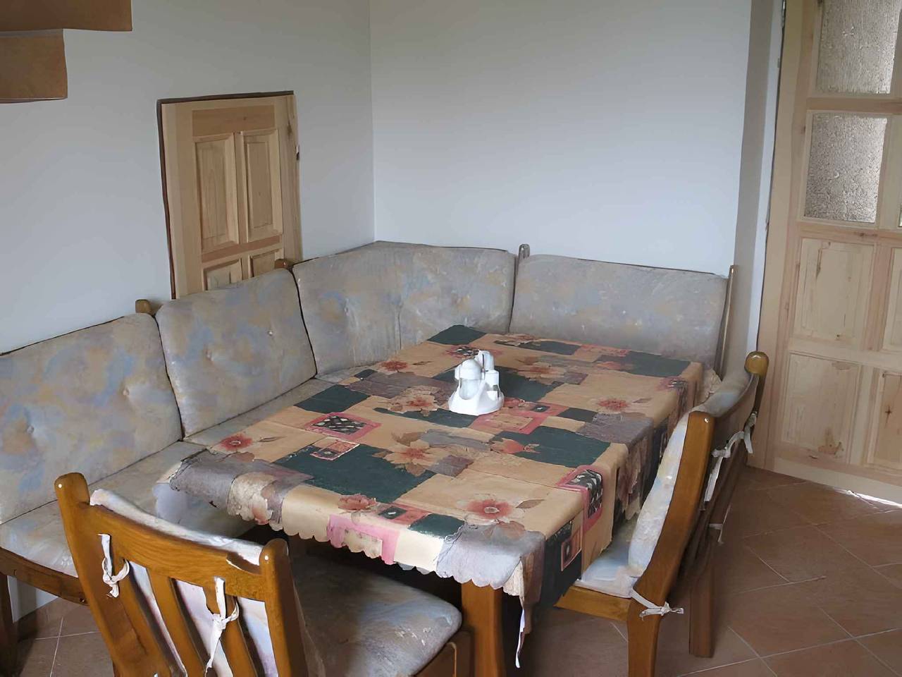 Ganze Ferienwohnung, Ferienwohnung mit Außenpool am Hof  in Ponědraž, Neuhaus und Umgebung