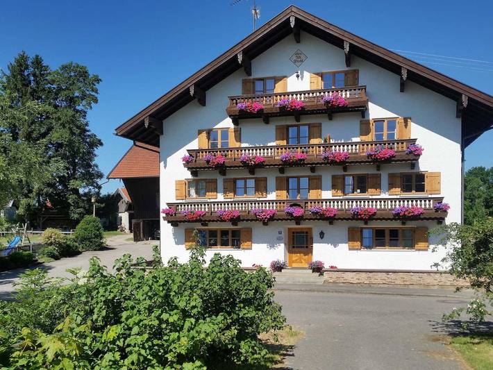 Bauernhaus für 4 Personen, mit Garten und Pool sowie Balkon, kinderfreundlich in Alpenland Tegernsee Schliersee