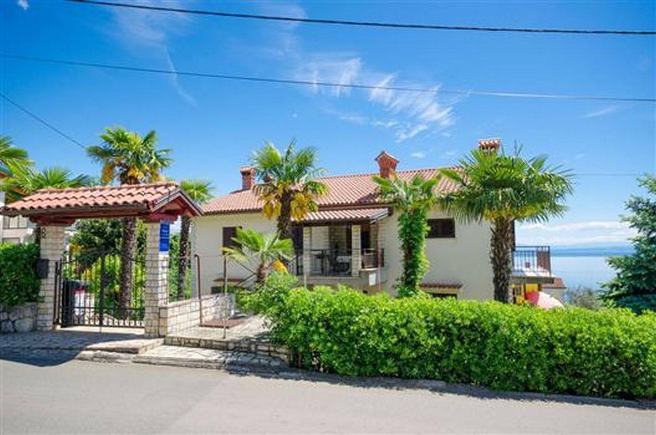 Entire apartment, One bedroom apartment with terrace and sea view Lovran, Opatija A-23701-a in Lovran, Opatija Riviera