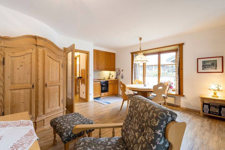 Ferienwohnung für 4 Personen, mit Terrasse und Garten sowie Ausblick in Oberstdorf - 2