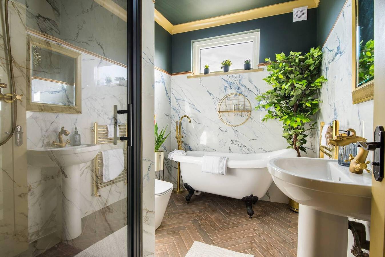 Luxury Versace Sleeps10, Hottub, Pool Table, Skytv in Waltham Forest, London