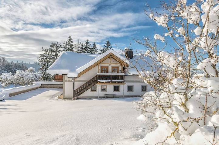 Ferienwohnung für 4 Personen, mit Balkon und Garten sowie Sauna