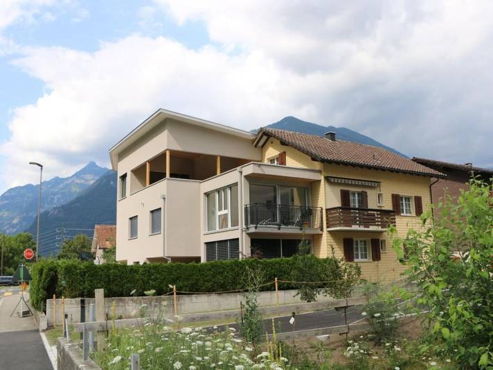 Ferienwohnung für 5 Personen, mit Balkon und Terrasse sowie Garten und Ausblick am Vierwaldstättersee