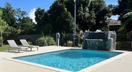 Chambre d’hôte pour 3 personnes, avec piscine ainsi que vue et jardin dans Polynésie française