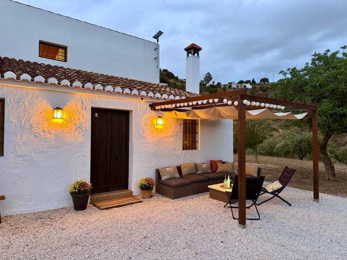 Casa rural para 6 personas, con Jacuzzi y Terraza además de Jardín y Vistas en Almogía - 2
