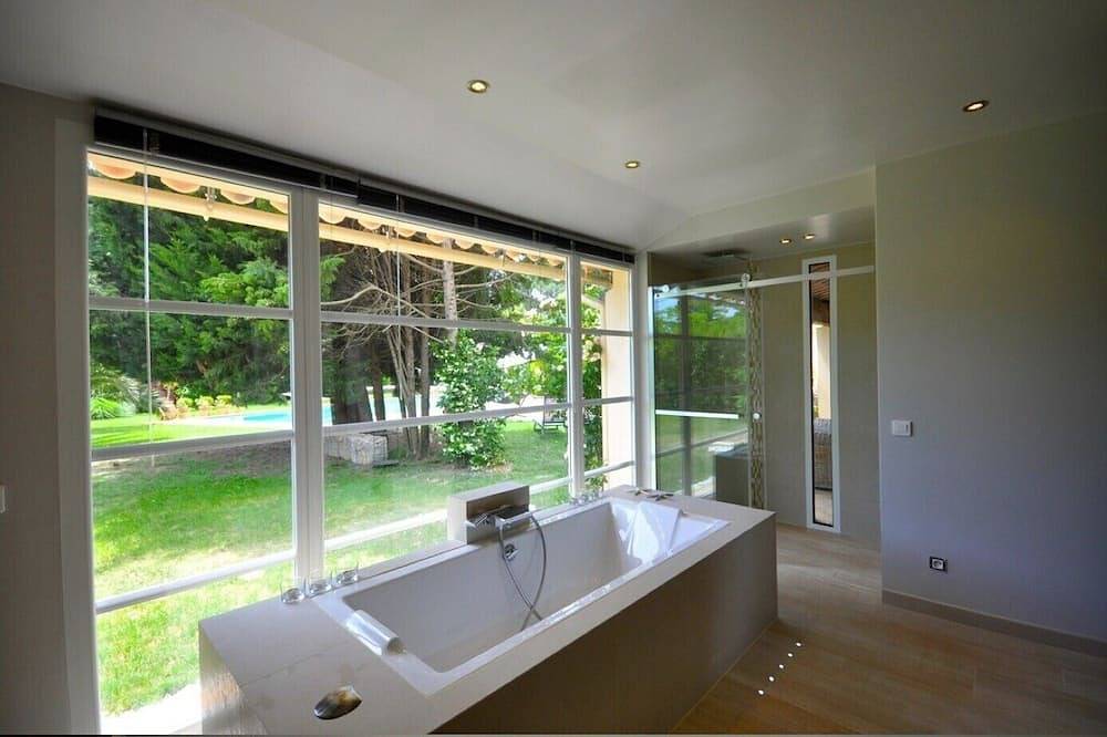 Apartamento entero, Planta baja de una villa encantadora cerca de Cannes. in Mouans-Sartoux, Region de Cannes