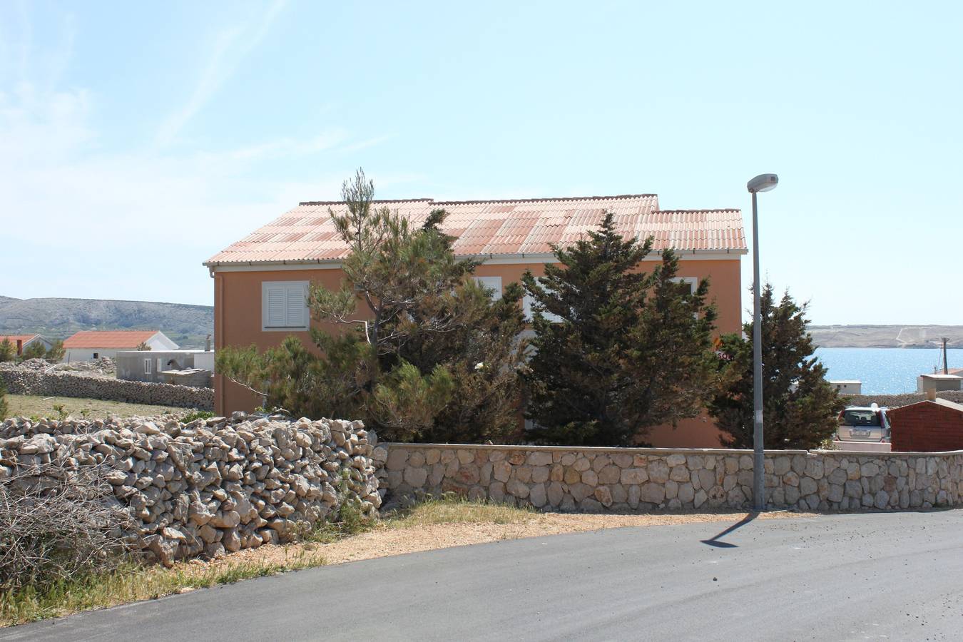 Ganze Wohnung, 2-Zimmer-Ferienwohnung mit Terrasse und Meerblick Kustici, Pag A-6287-e in Kustići, Pag