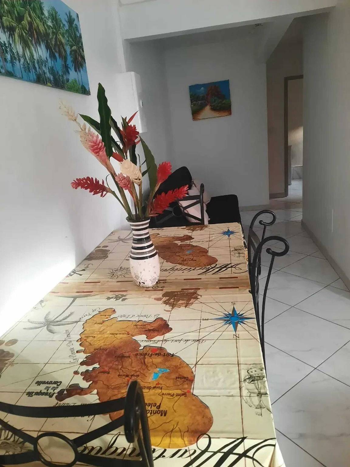 Apartamento entero, Apartamento cómodo con vistas al mar in Gros-Morne, Martinica