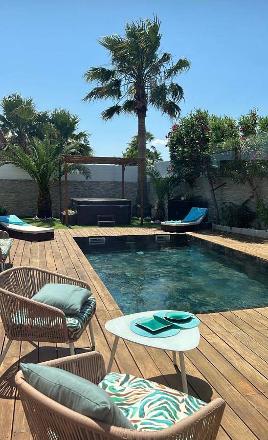Villa pour 6 personnes, avec jacuzzi ainsi que jardin et piscine