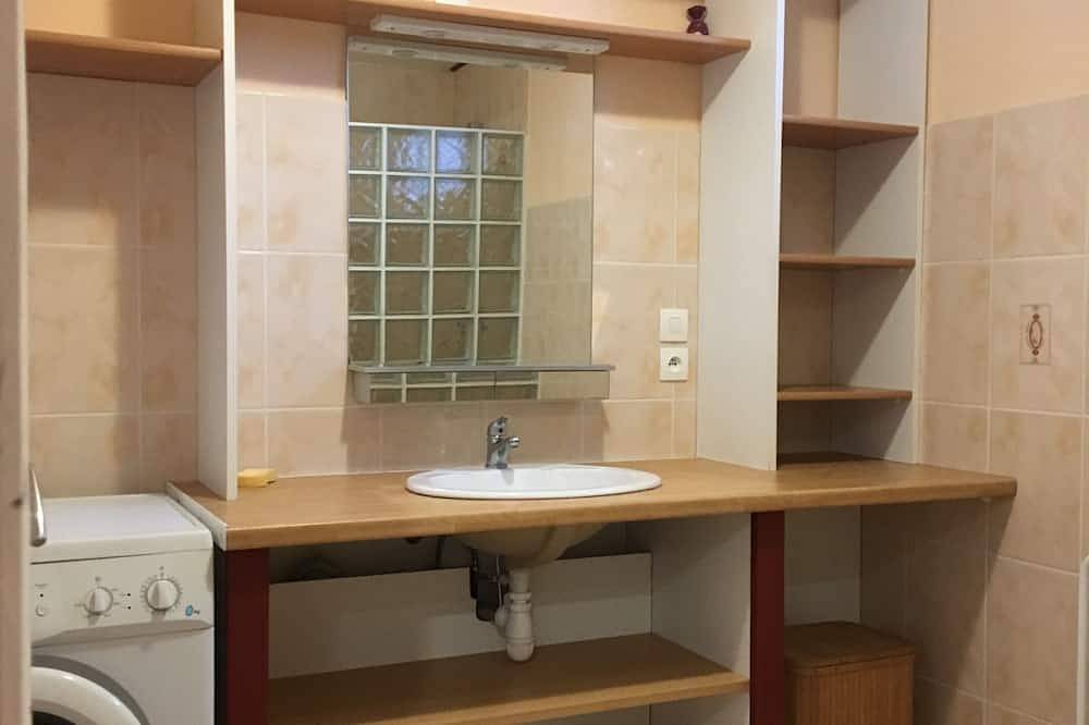 Appartement entier, Très joli gite 40 m² équipé avec piscine et jardin in Die, Parc naturel régional du Vercors