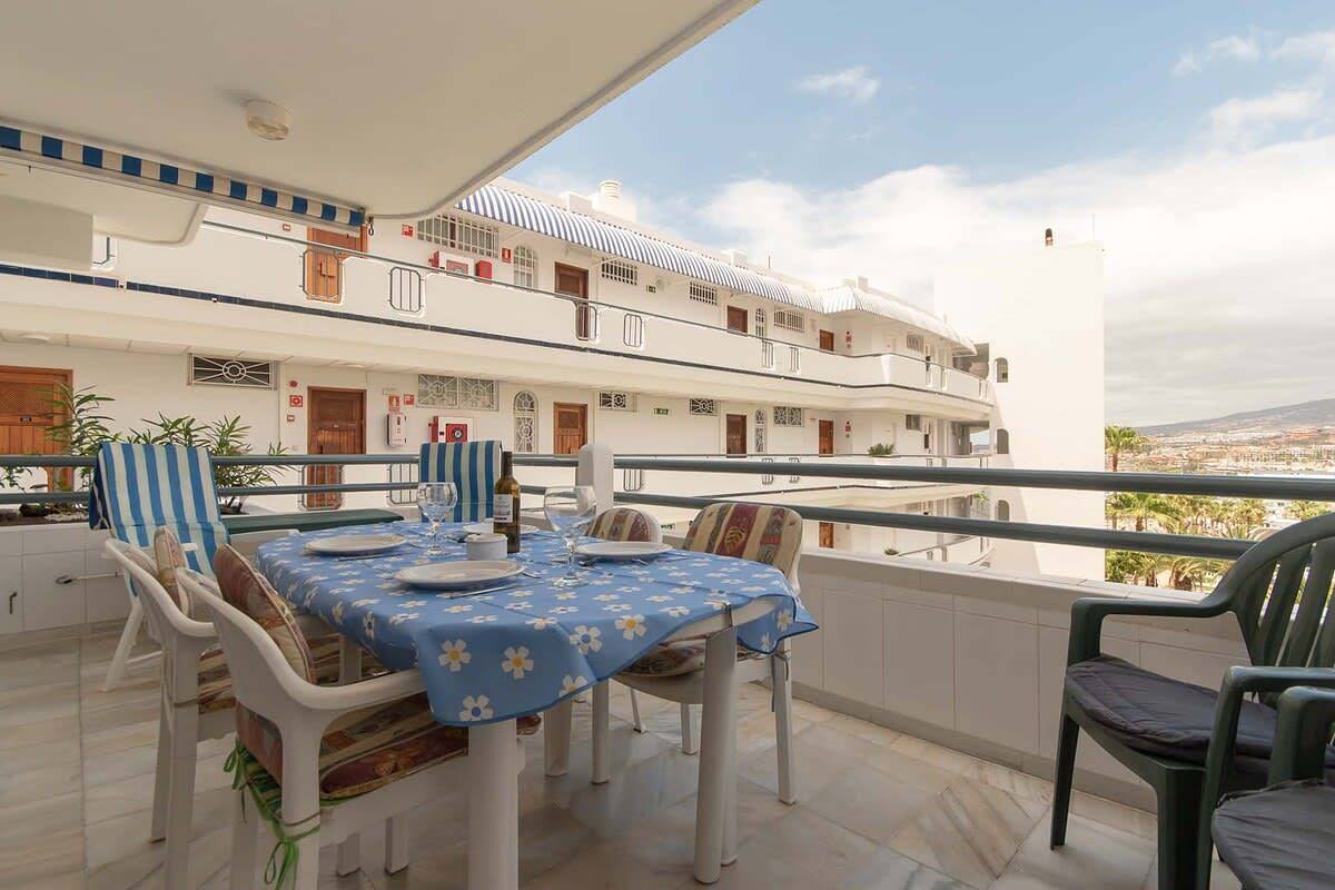 Geheel appartement, Vakantieappartement voor 2 personen met zwembad in Playa Puerto Colón, Adeje