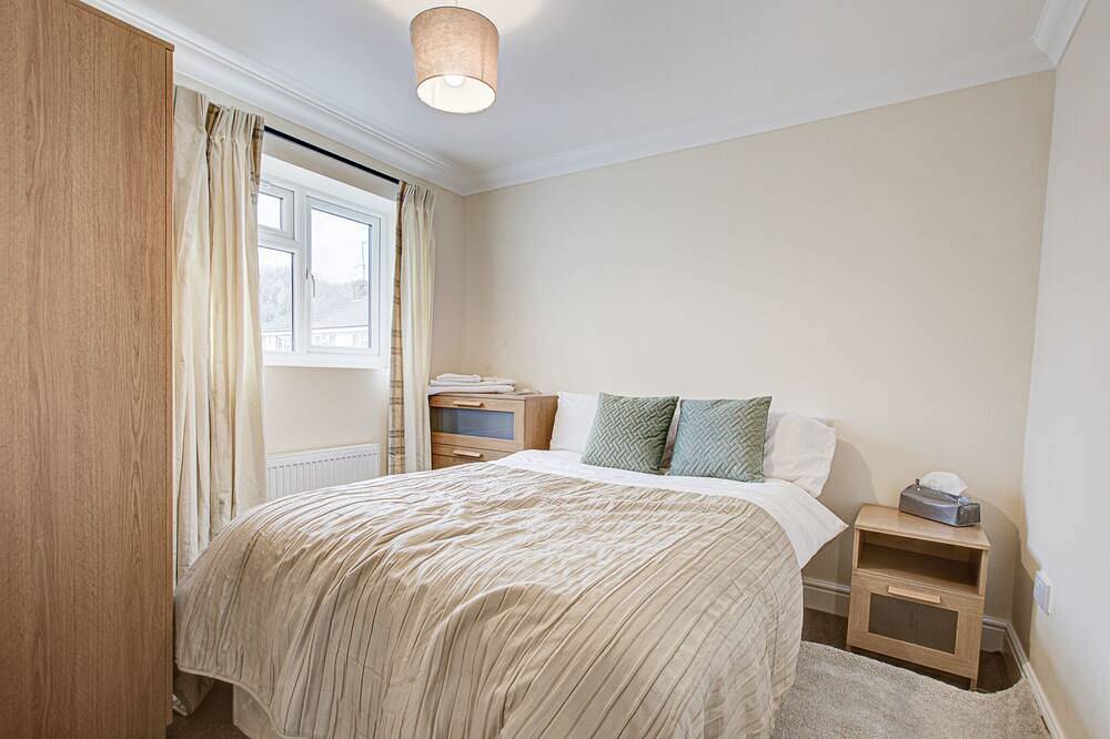 Spacious house in a quite cul de sac with parking and great location. in Reading, Berkshire