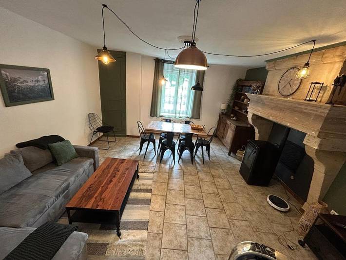 Gîte pour 4 personnes, avec jardin à Fains-Véel