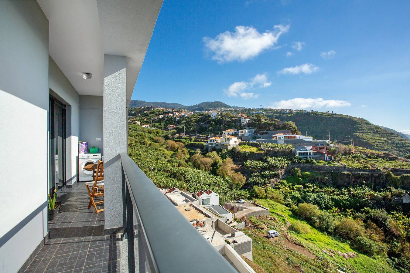 Ganze Wohnung, Ferienwohnung 'Morning Glory' mit Meerblick, Gemeinschaftspool und Wi-Fi in Calheta, Madeira