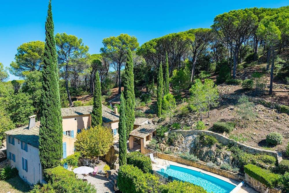 Paisible mas provençal dans un magnifique jardin aménagé. 8 à 10 personnes in Rochegude, Région de nyons