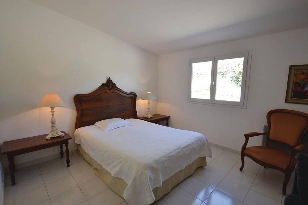 Awesome home in Joucas with kitchen in Joucas, Parc naturel régional du Luberon