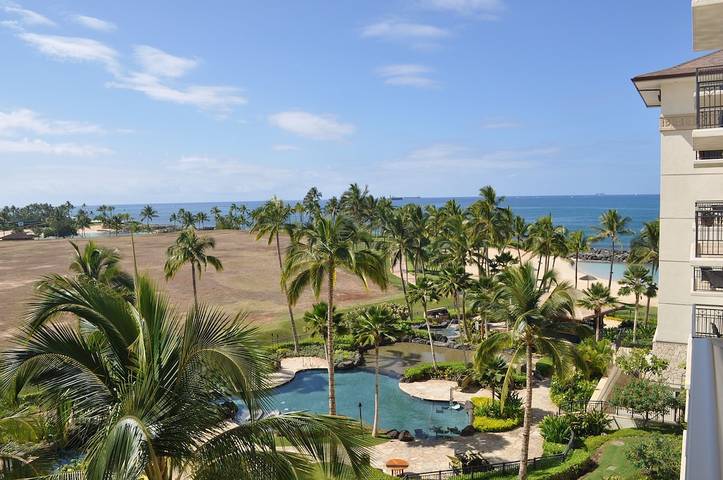Vacation rental for 6 people, with yard and sauna as well as pool and hot tub in Ko Olina