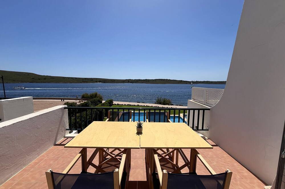 Entire apartment, Front sea line and with pool in Fornells in Fornells, Es Mercadal