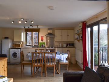 Chalet for 6 People in Okeford Fitzpaine, Cranborne Chase, Photo 2