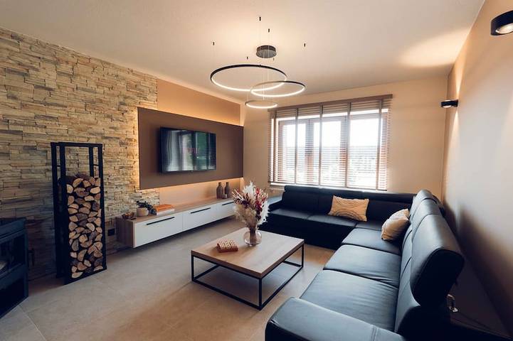 Gîte pour 9 personnes, avec sauna et jacuzzi ainsi que jardin et terrasse, animaux acceptés à Waimes