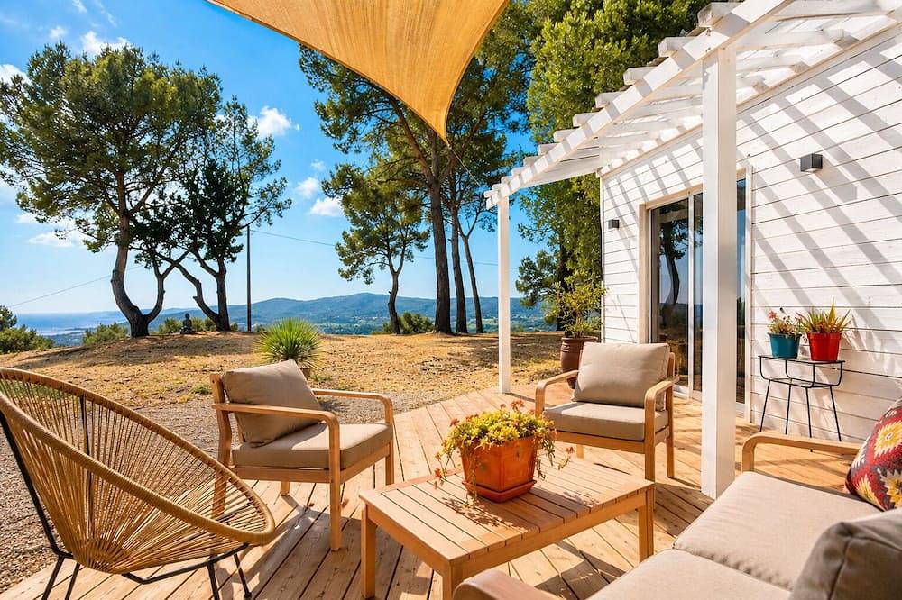 Maison Bois / Piscine / Guinguette Privée / Vue mer / Clim / Jacuzzi en option in Le Beausset, Côte méditerranéenne (France)