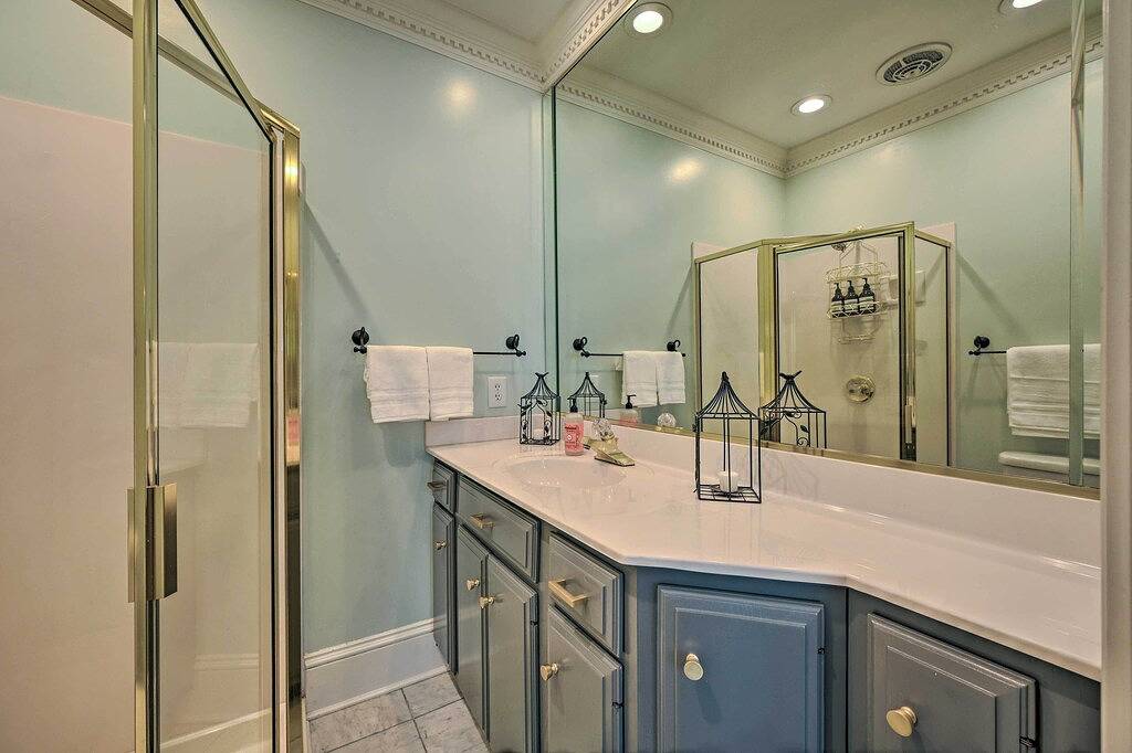 Bright Greensboro Escape ~ 1 Mi to Downtown in Greensboro, Guilford County