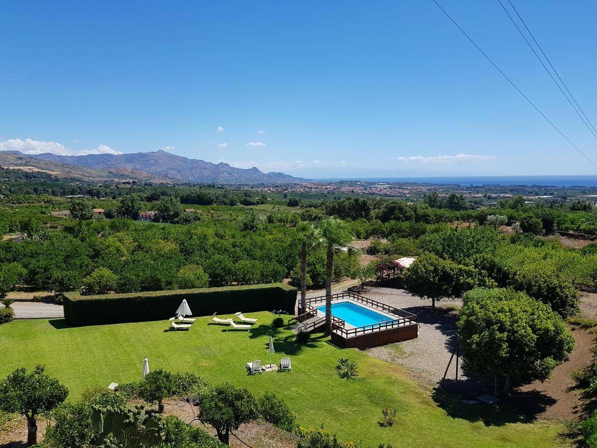 Appartamento intero, Apartment with Terrace in Santa Venera-Portosalvo, Mascali