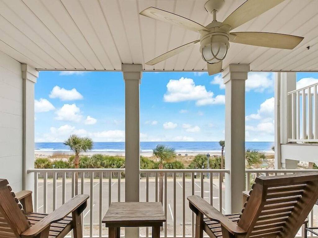 Ganze Wohnung, Ocean Views, Heated Pool Access, Steps to Beach in Tybee Island, Chatham County
