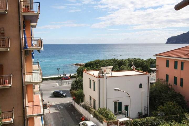 Appartamento per 7 persone, con Balcone e Terrazza nonché Panorama a Spotorno