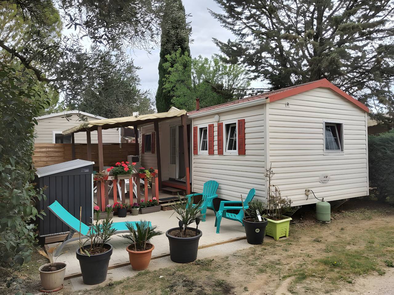Mobile Home Rental Camping Les Amandiers in Gallargues-le-Montueux, Nimes region