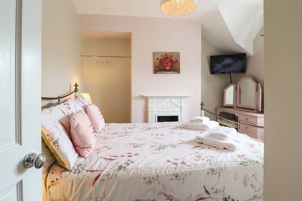 Artro View, family friendly, character holiday cottage in Llanbedr in Llanbedr, Snowdonia