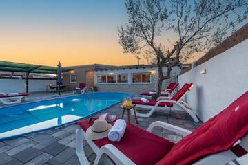 Villa for 6 People in Galovac, Zadar, Photo 1