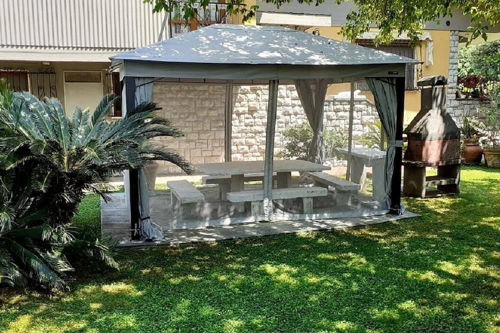 Apartamento entero, Flat with garden closed to see in Seravezza, Costa de la Maremma