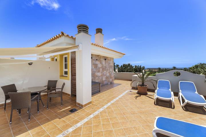 Apartamento de vacaciones para 4 personas, con vistas además de terraza y piscina - 1