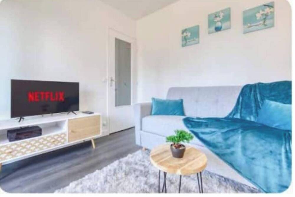 Entire apartment, Quiet studio in Rosny - Rer E, Paris 15 min in Rosny-sous-Bois, Seine-Saint-Denis