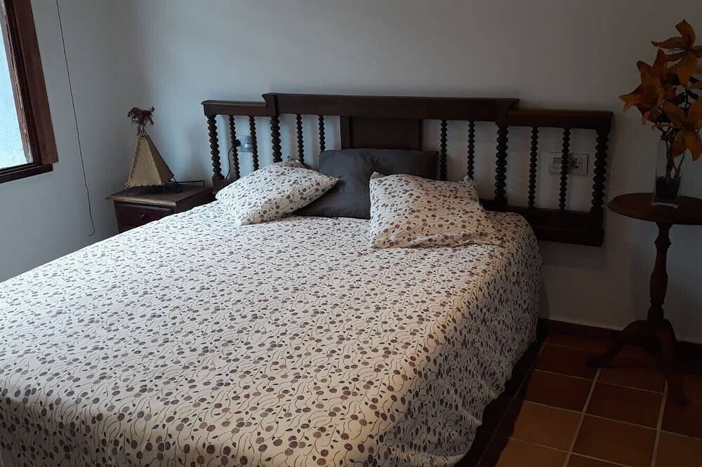 House with terrace and fireplace in the mountains of Asturias in Samartín del Rei Aurelio, Cordillera Cantábrica