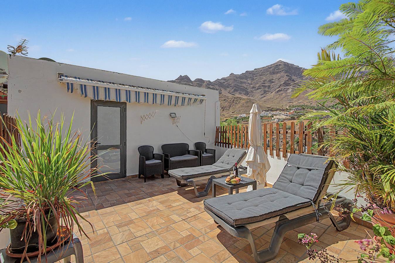 Ferienhaus 'Ca Mensa' mit Bergblick, privater Terrasse und WLAN in Playa de Güigüi, San Nicolás de Tolentino