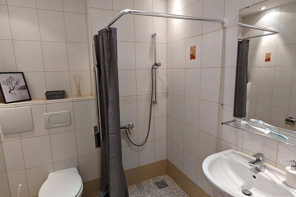 Ganze Wohnung, Kleines Studio mit Küchenzeile und Bad, zentral, barrierefrei in Pforzheim, Nordschwarzwald
