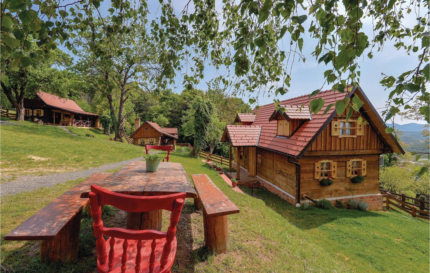 Reizende Ferienwohnung mit 2 Schlafzimmern, Pool, Grill und WLAN in Varazdin