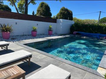 Cottage pour 8 personnes, avec jardin et piscine à Sadirac
