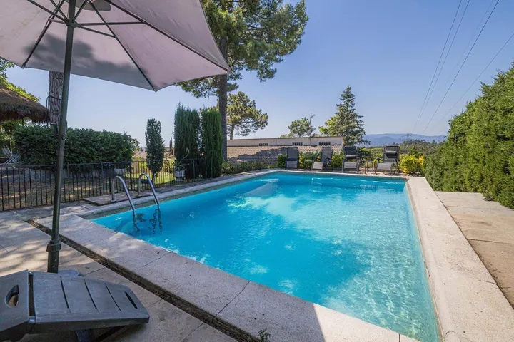 Ferienhaus für 11 Personen, mit Ausblick und Pool sowie Garten - 1