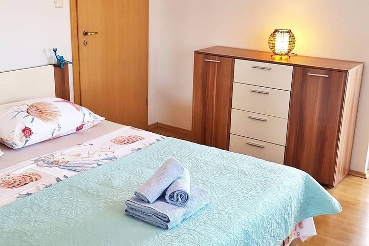 Ganze Wohnung, Ferienwohnung Marija 2 direkt am Strand mit Balkon mit Meerblick in Betina, Murter