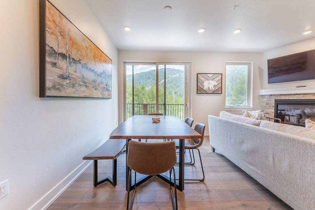 Ganze Wohnung, Overlooks Snake River w/ Great Mountain View, Close to Everything in Keystone in Arapahoe Basin