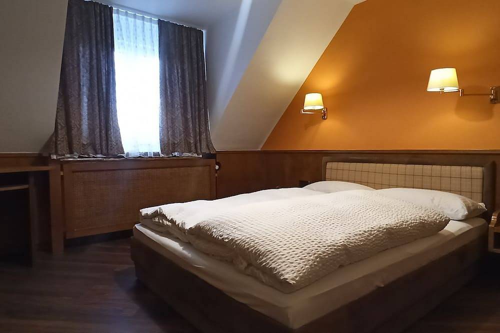 Ganze Wohnung, Doppelzimmer Kompakt, Retro ohne Balkon, 1 Doppelbett in Donaueschingen, Mittlerer Schwarzwald