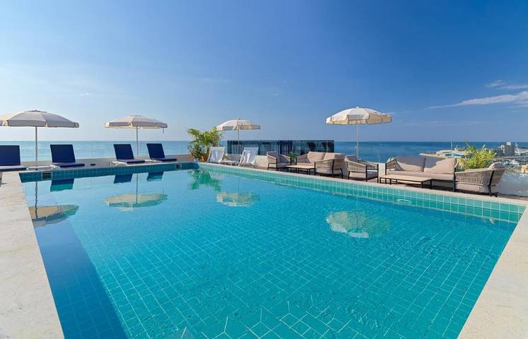 Hotel voor 2 personen, with zwembad and uitzicht as well as tuin in Tarragona