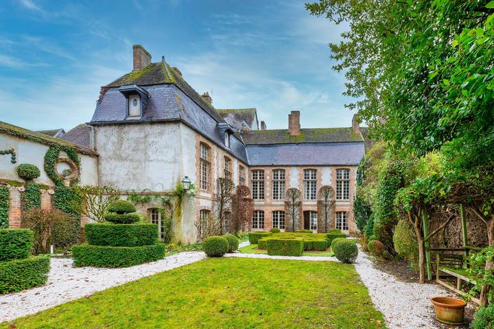 Location de vacances pour 12 personnes, avec Jacuzzi et Terrasse ainsi que Jardin et Sauna à Barbonne-Fayel