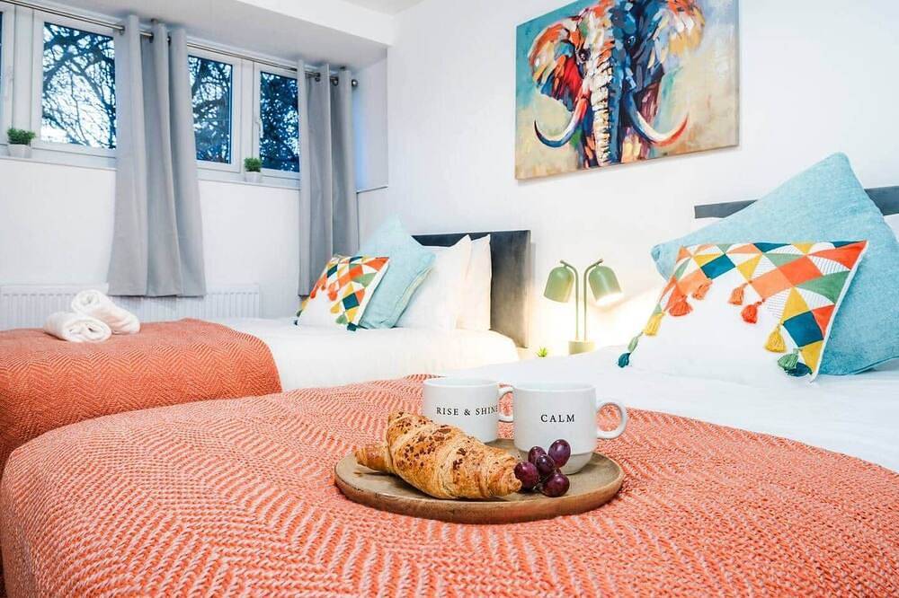 Borage 3Br, Contractors, Wifi, Gatwick, Parking in Crawley, West Sussex