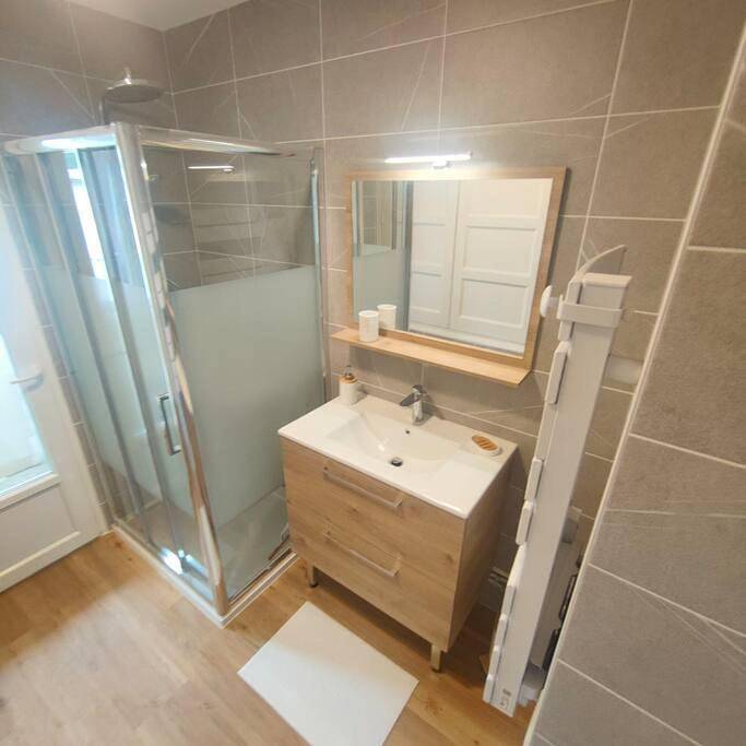 Location de vacances pour 6 personnes, avec terrasse et jardin à Romagnat - 3